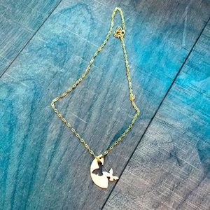 I am selling this gold necklace that is from Amazon.